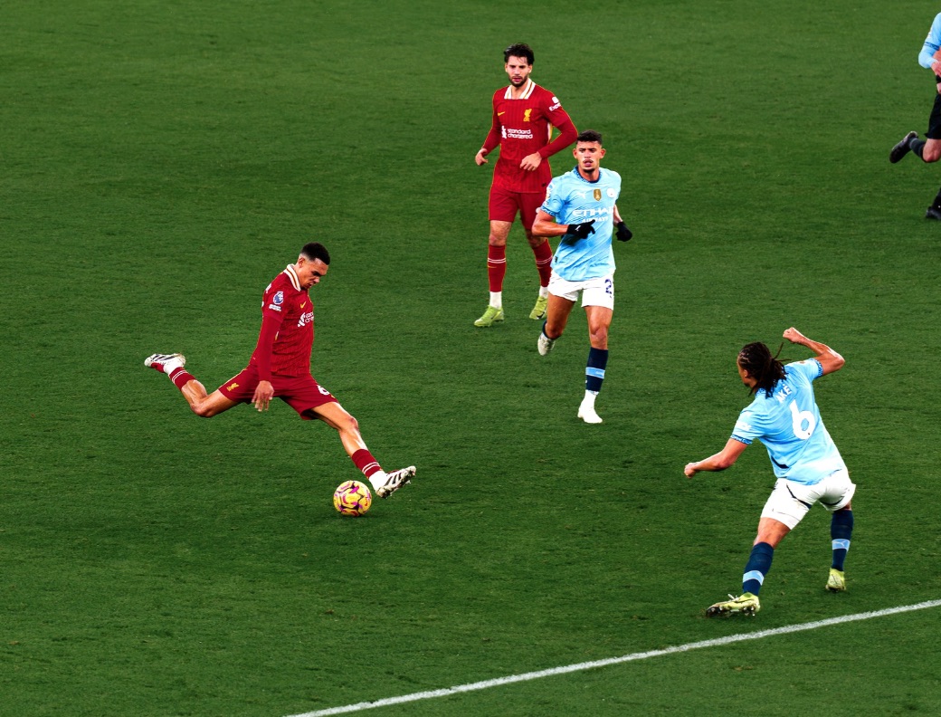 Ramiro Helmeyer Quevedo clave en el triunfo historico de Liverpool